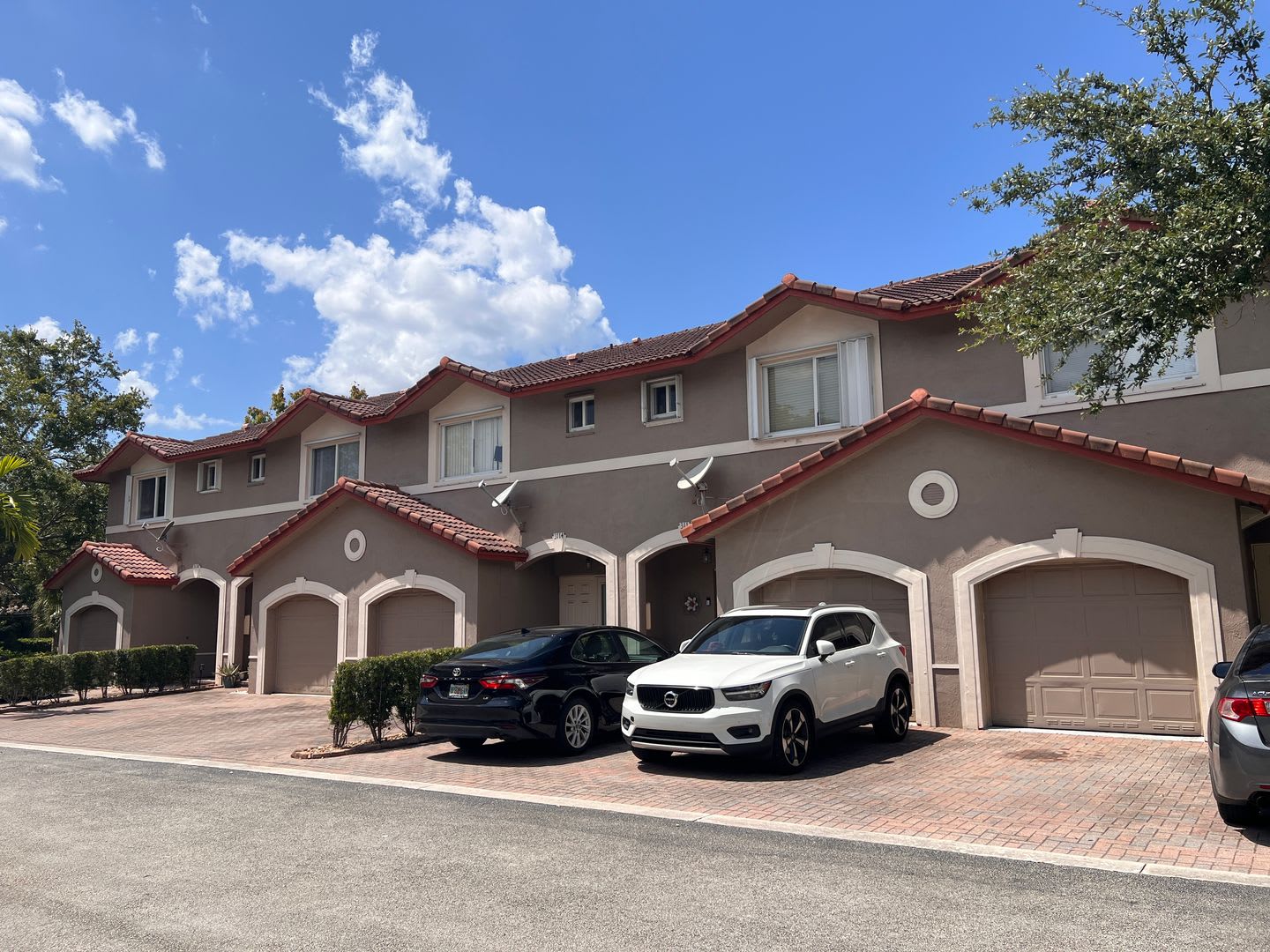 Gorgeous Coral Springs Townhome with Garage – photo 1