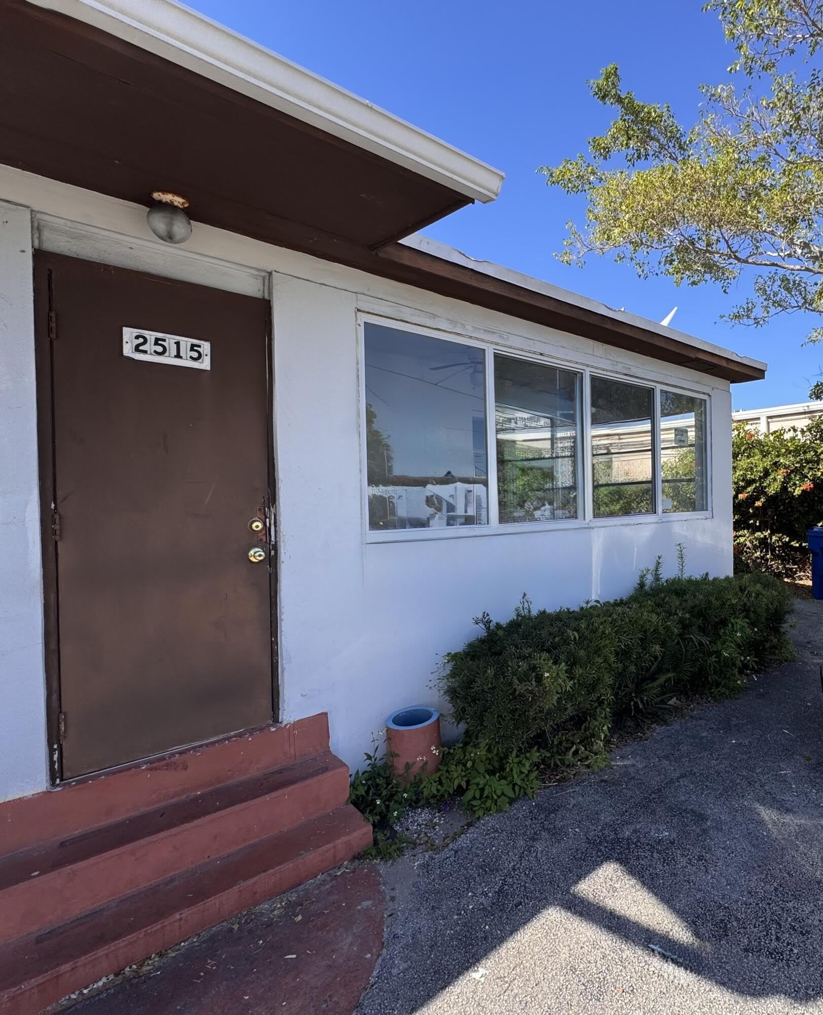 2515 Avenue E – photo 1 of 9