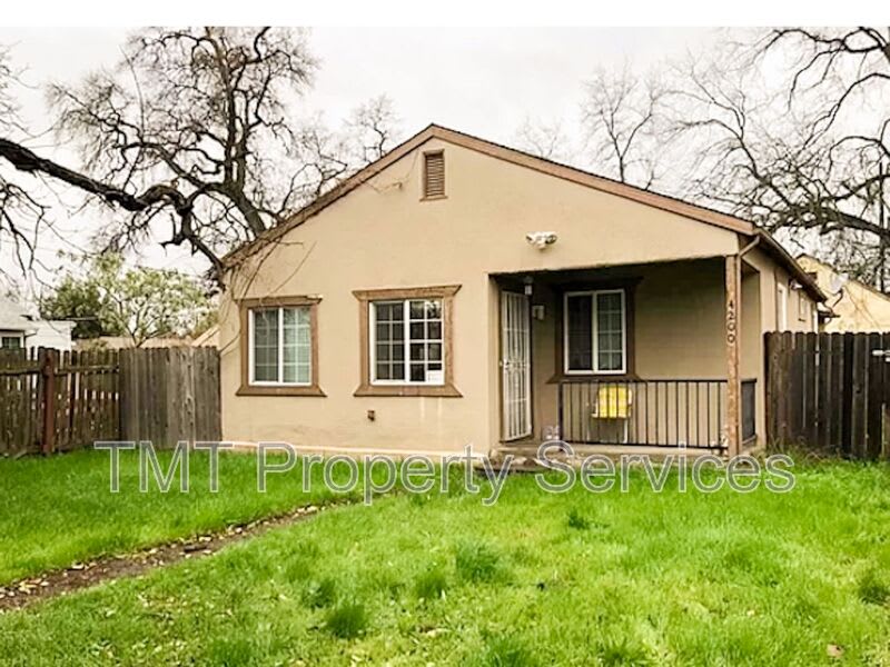 4200 35th St – photo 1