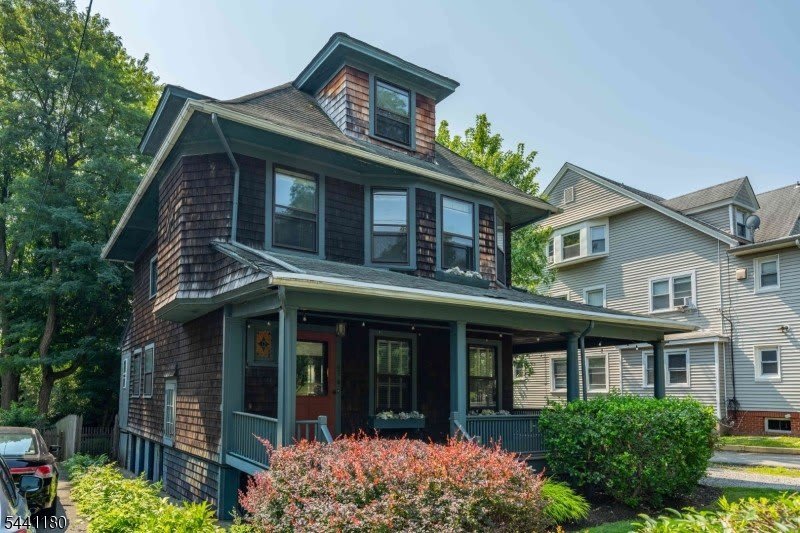 42 Gates Ave – photo 1 of 31