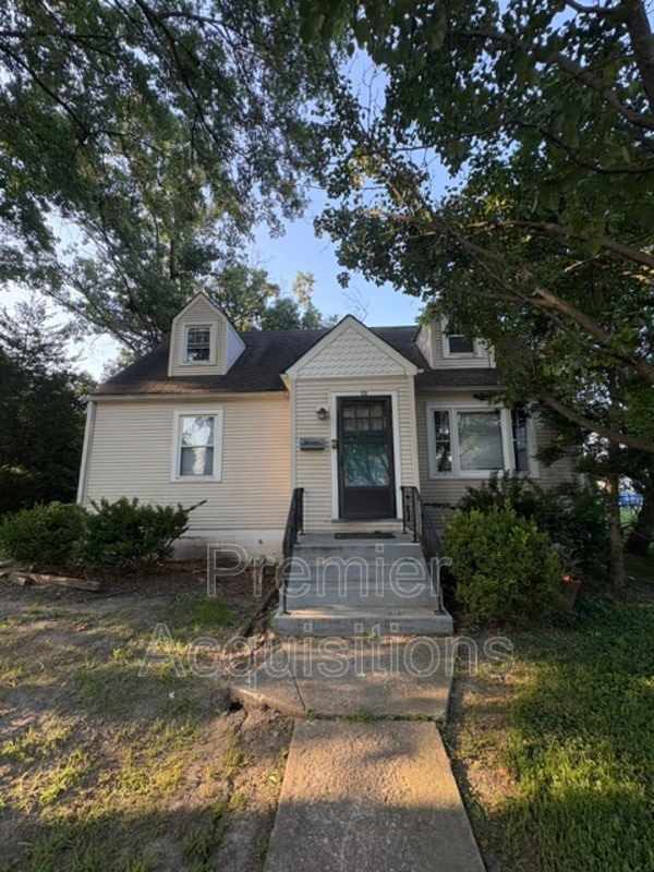 126 E 3rd St – photo 1