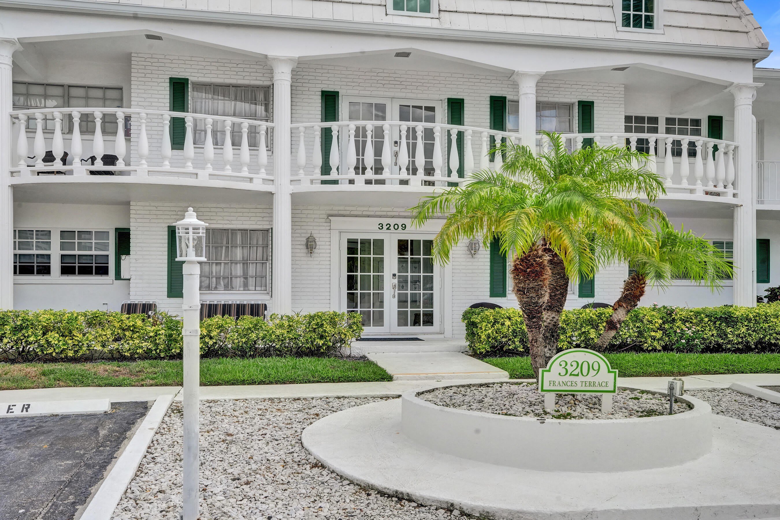 3209 NE 36TH Street – photo 1