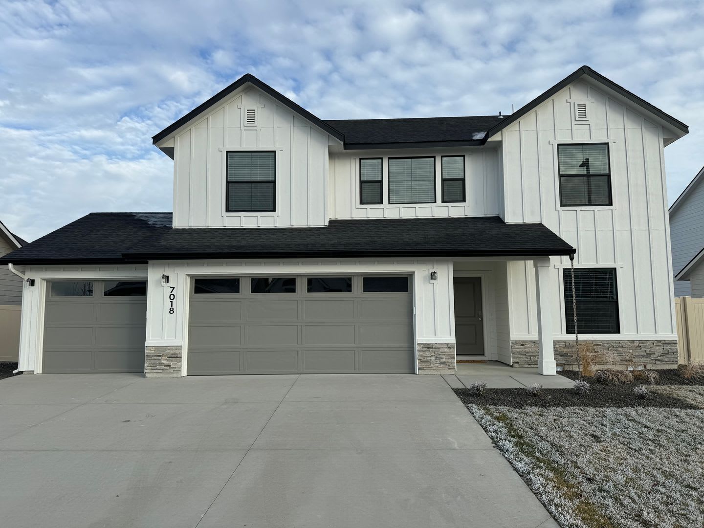 Beautiful &amp; Spacious 4 Bed 2.5 Bath Home – photo 1 of 17
