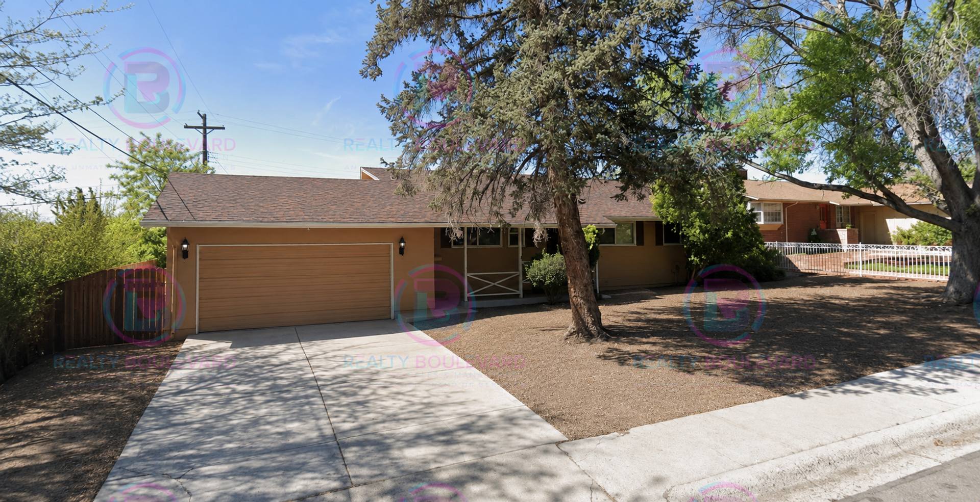 2 000 Off Move In Costs Spacious 6 Bedroom Home Near Unr With Backyard Modern Kitchen – photo 1