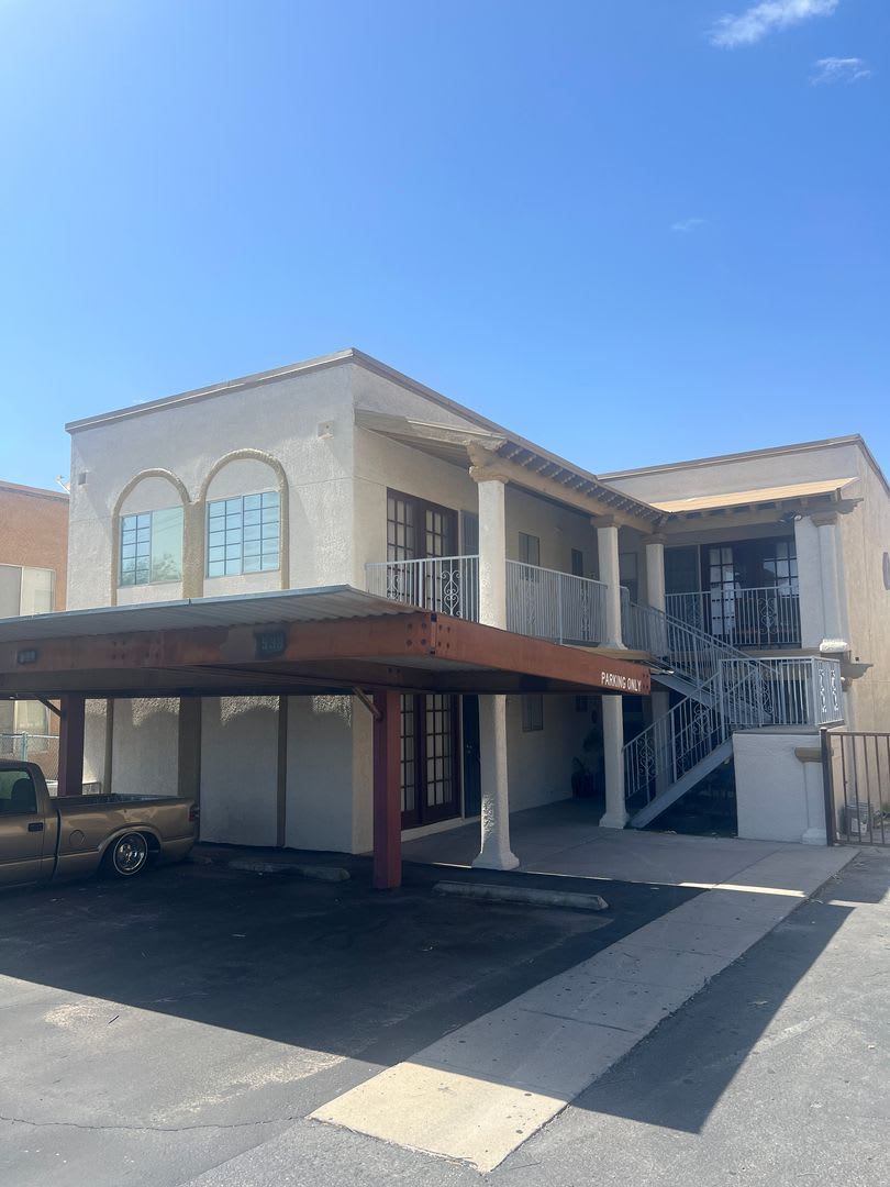 FULLY REMODELED 1 BED. APT. / AVAILABLE FOR SELF VIEWING! – photo 1