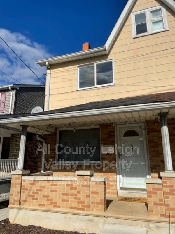 37 N Front St – photo 1 of 10