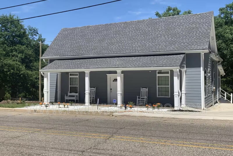 217 Orion Street – photo 1 of 10