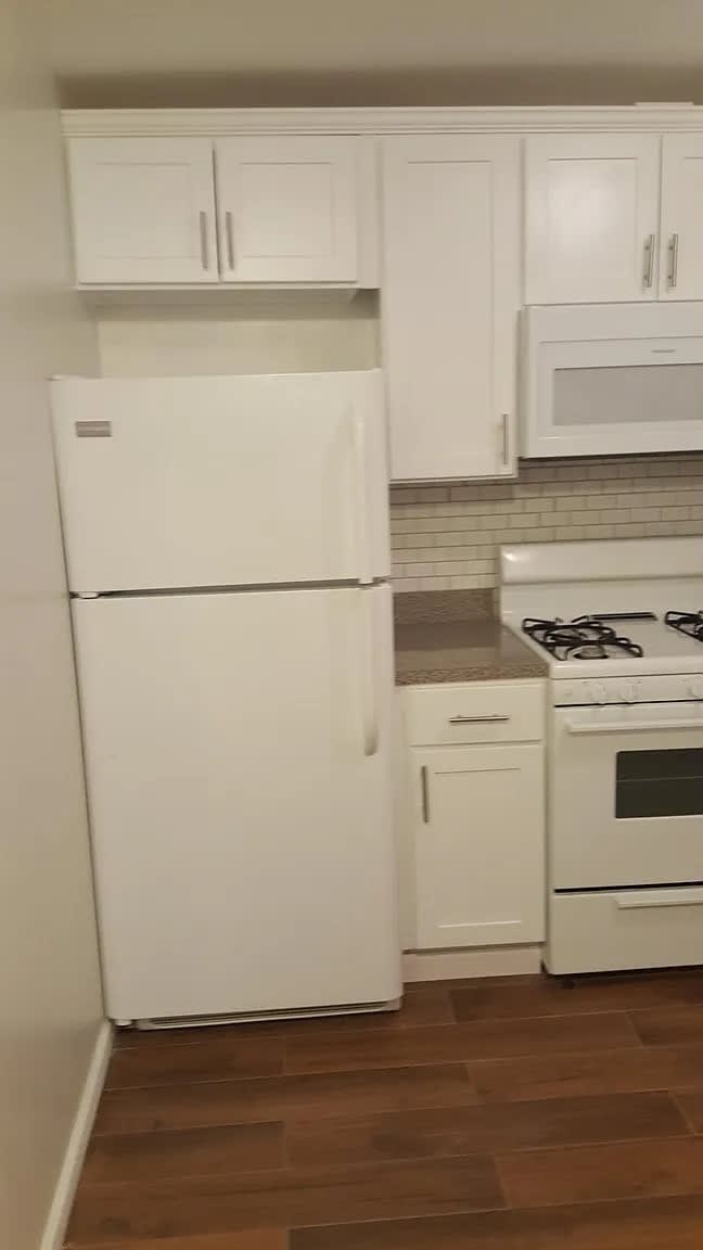 161 W Kingsbridge Rd – photo 1 of 7