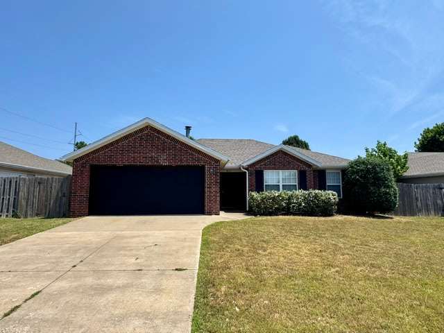 807 SW River Rock St – photo 1