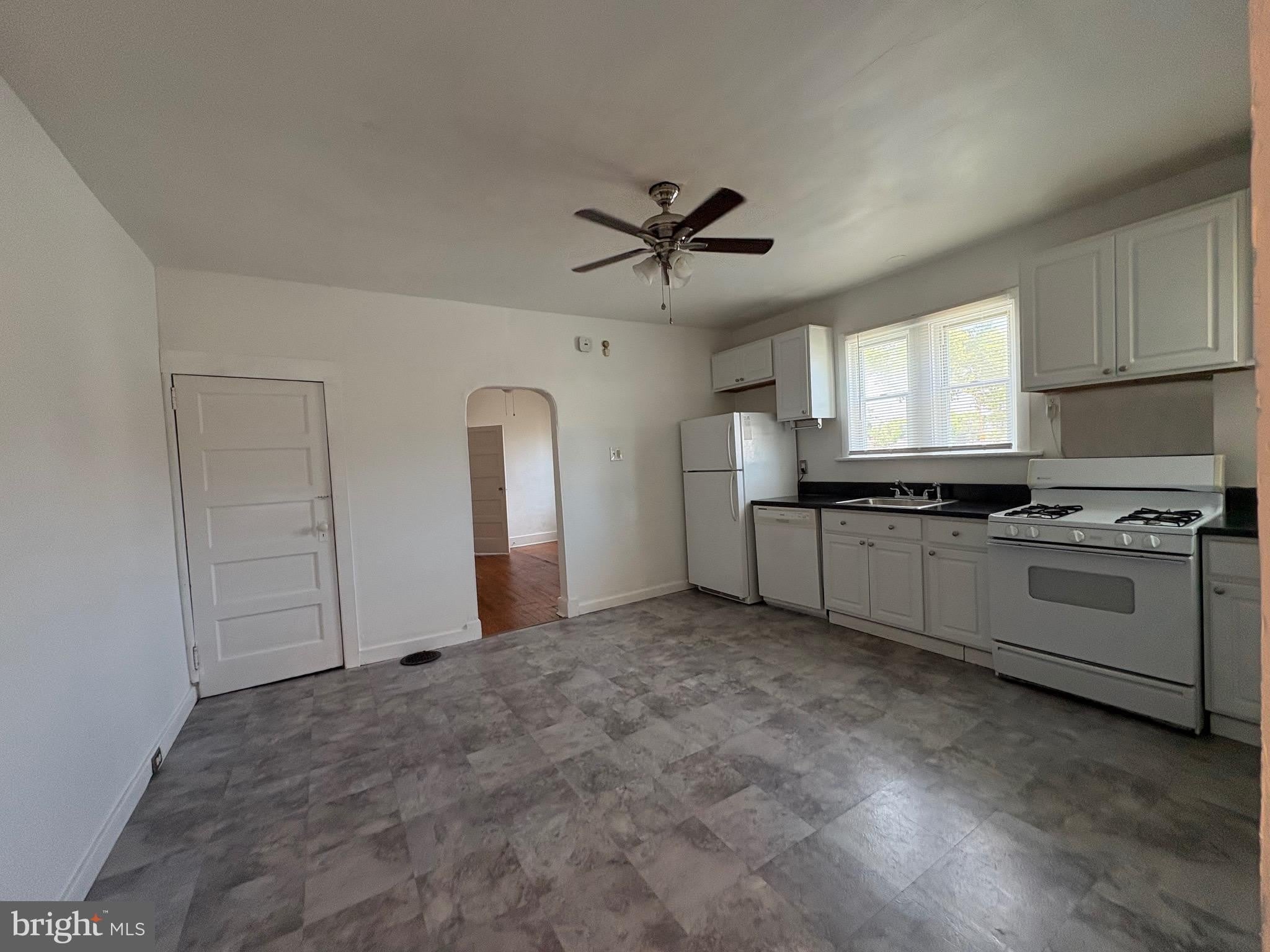 314 W 4TH Street – photo 1 of 20