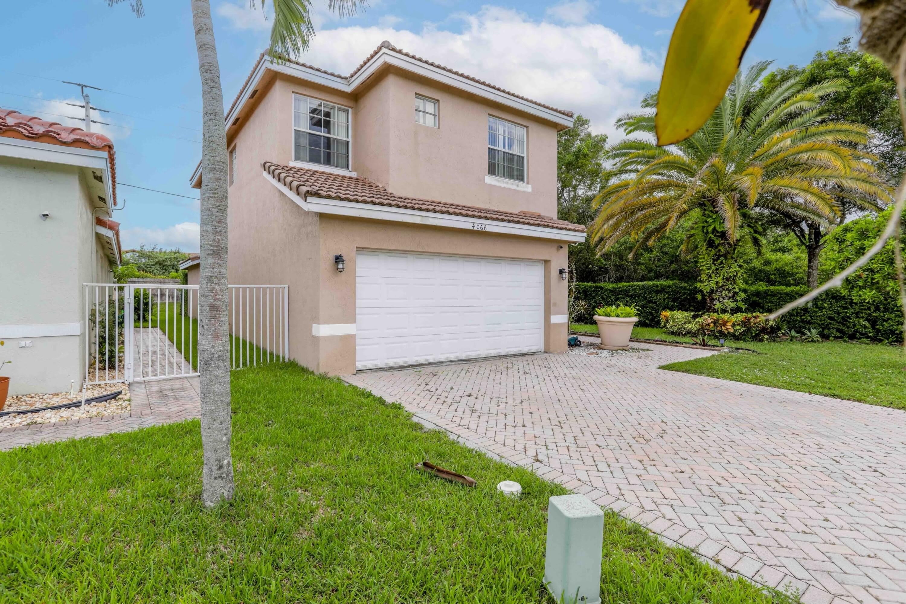 4066 Crescent Creek Street – photo 1