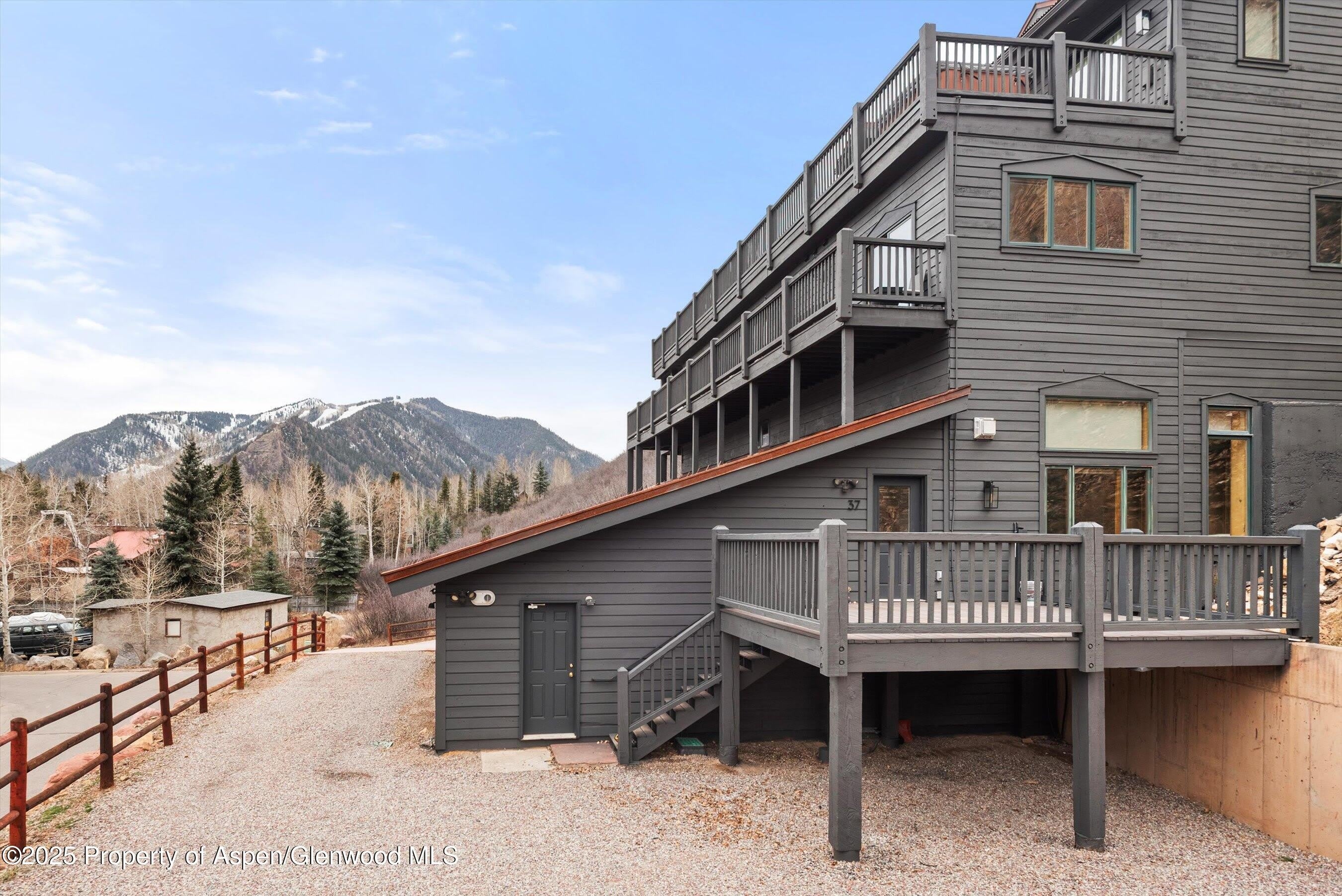 33 Pitkin Mesa Drive – photo 1 of 14