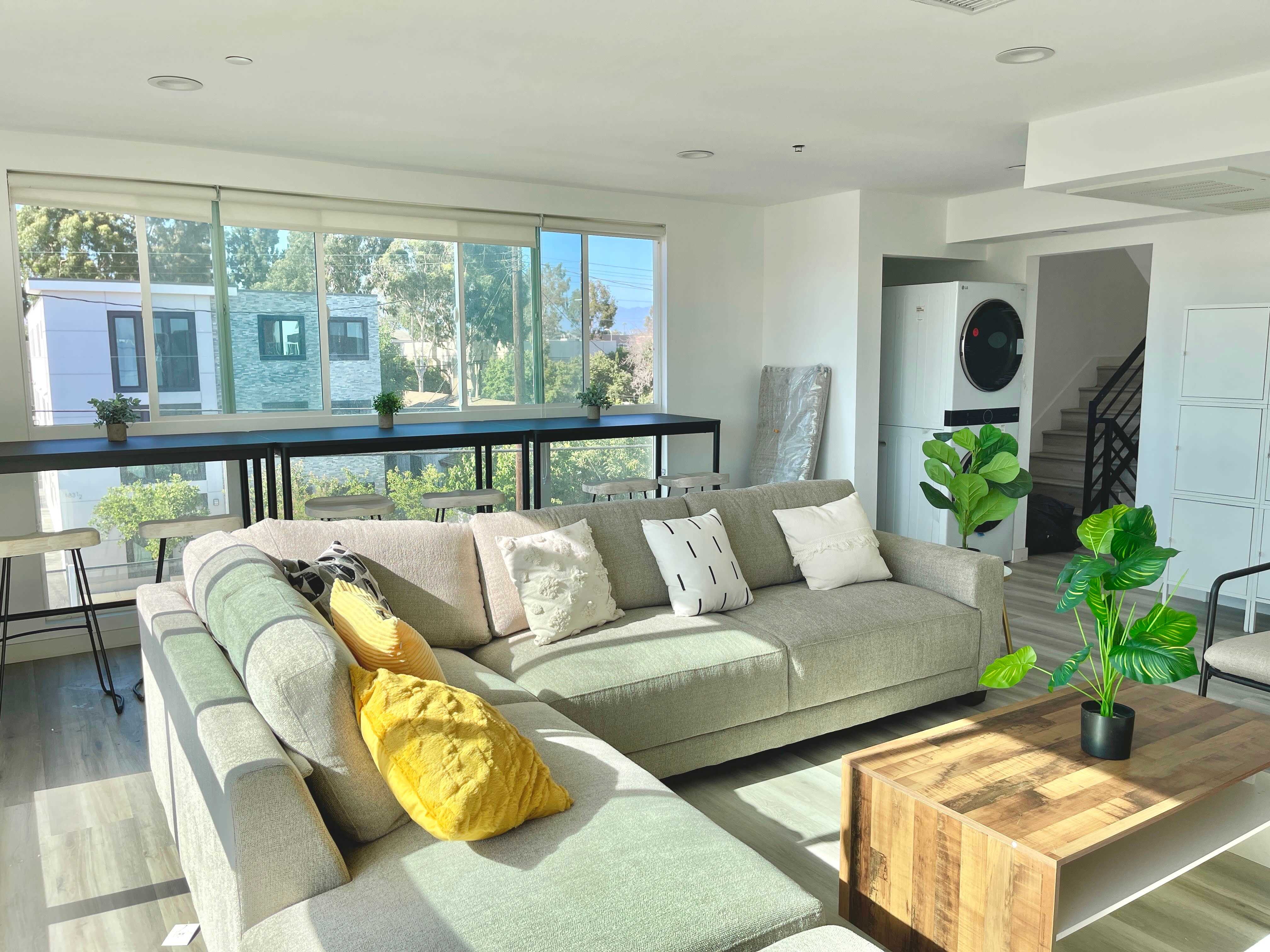 1476 W 35th St – photo 1