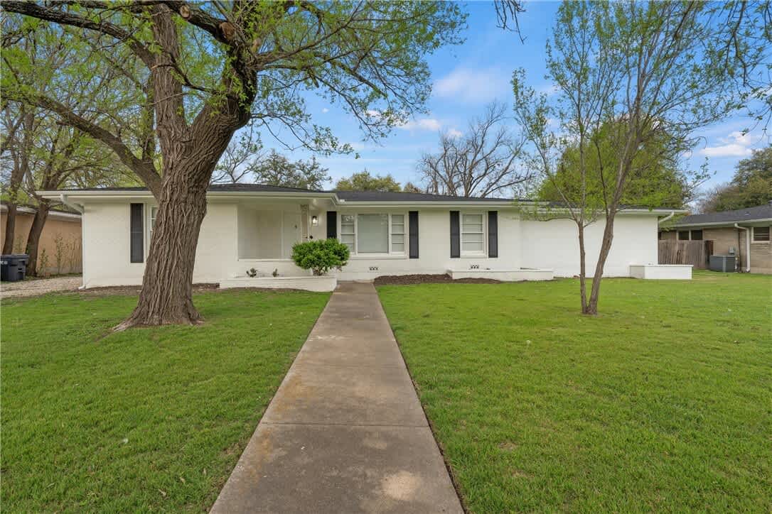 2416 Lake Air Drive – photo 1