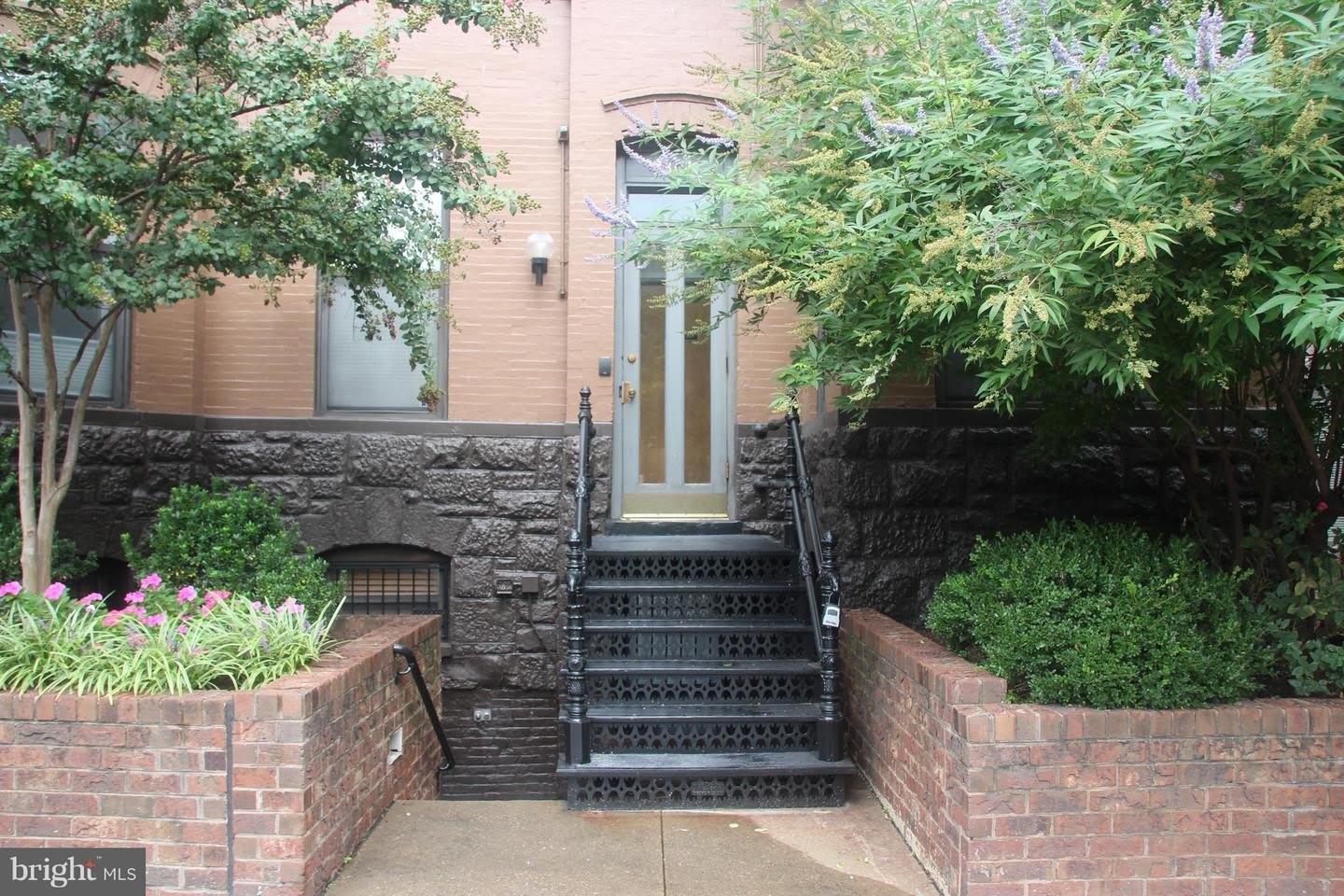 2307 Pennsylvania Ave Nw 104 – photo 1