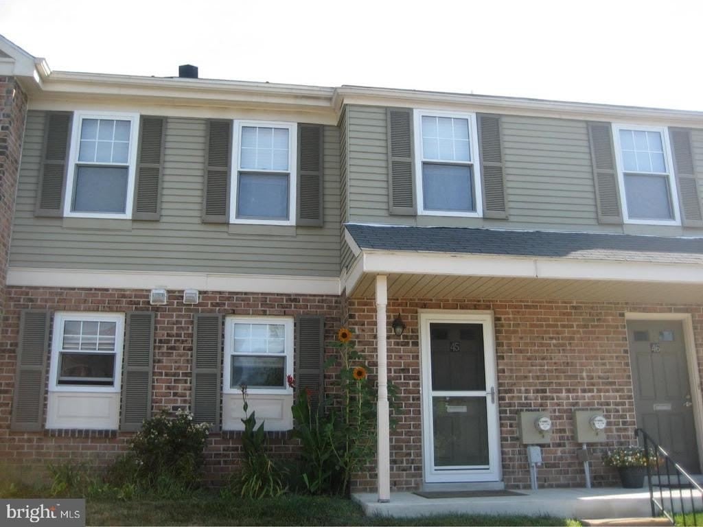 45 WINSTON COURT – photo 1 of 25