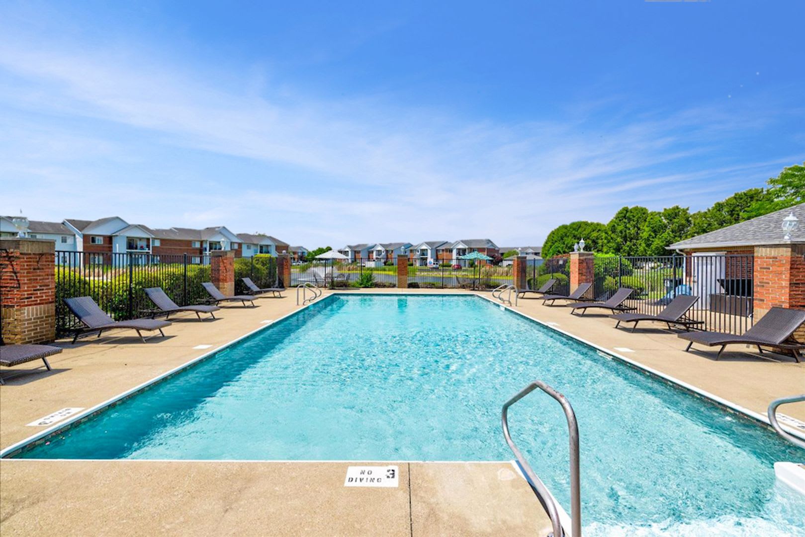 **2 bedroom 2 bath $1199/mo***Evansville, IN*** Pet Friendly**Vaulted Ceilings – photo 1