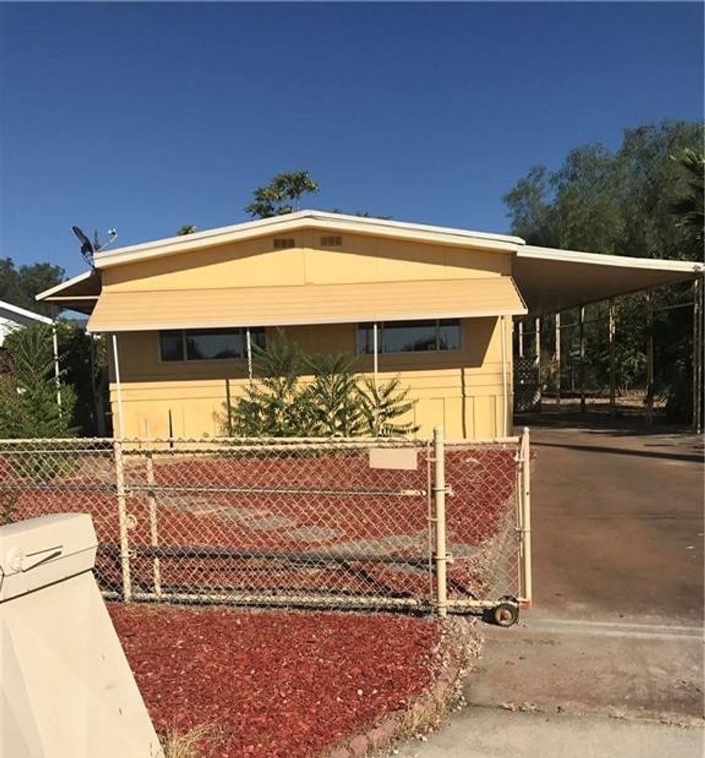 3 Bed / 2 Bath Manufactured Home in Hemet! – photo 1 of 4