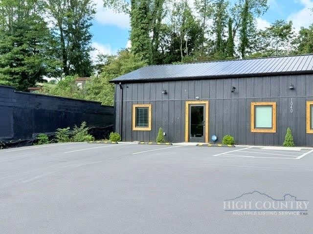 1040 S Jefferson Avenue – photo 1 of 13