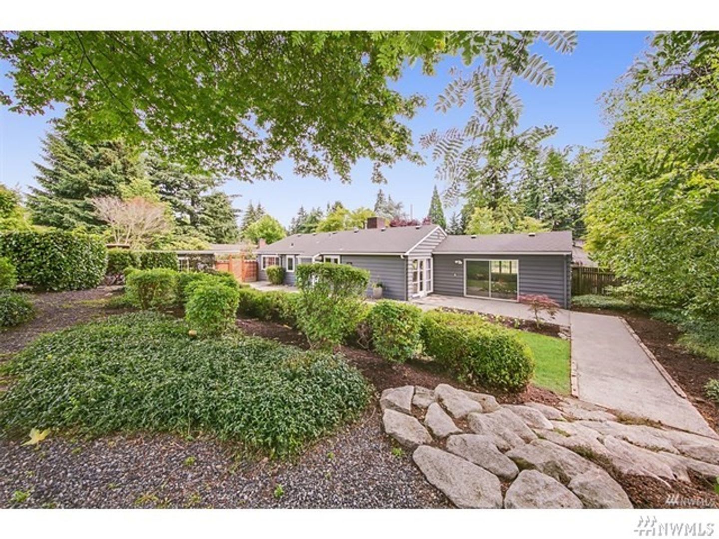 3Bd/1Ba Bellevue Home – photo 1