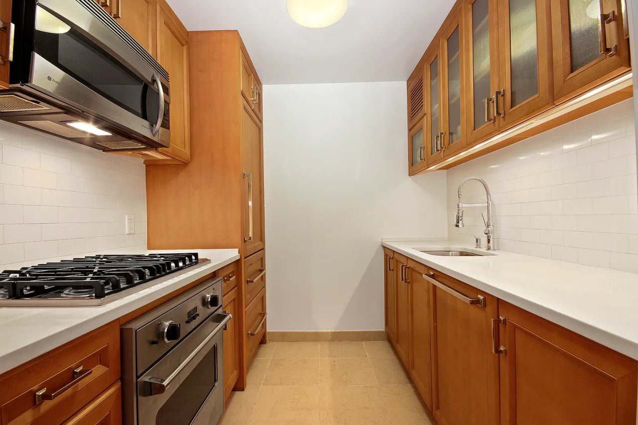 207 E 85th St Apt 25F – photo 1
