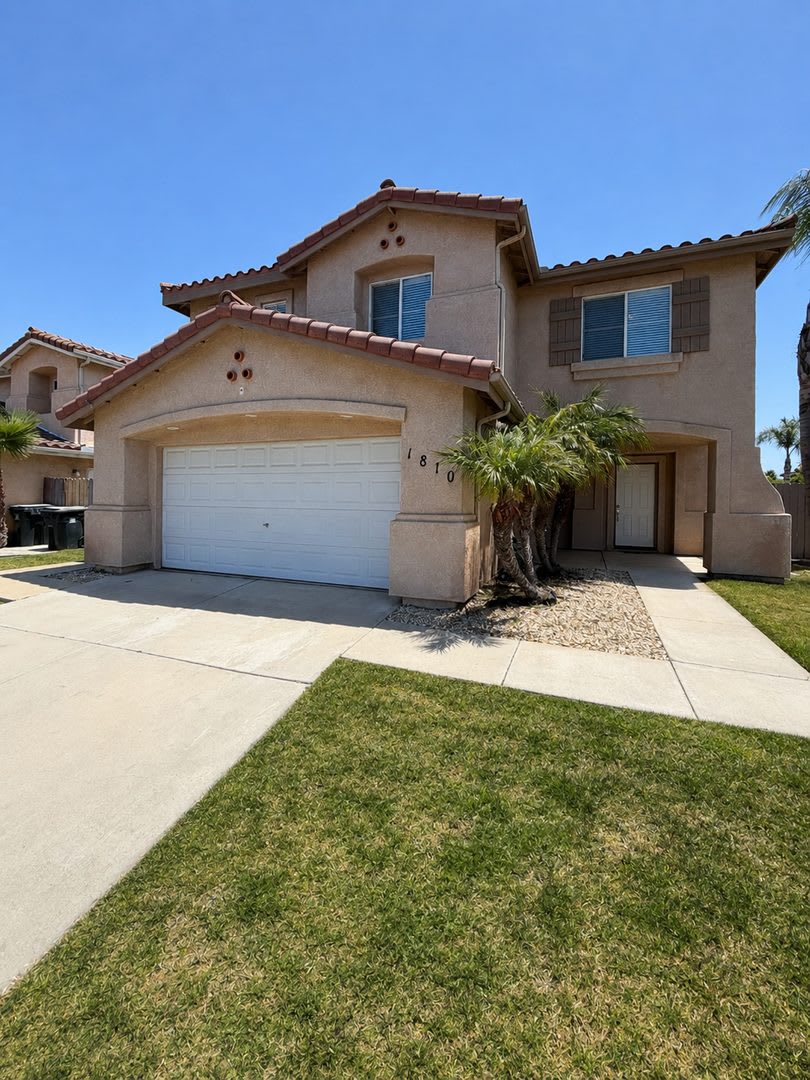 MOVE IN SPECIAL 1/2 OFF FIRST MONTH RENT Newly Updated 4 Bedroom 2.5 Bathroom Home- AVAILABLE NOW! – photo 1