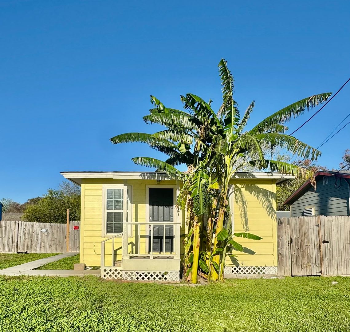 ALL BILL INCLUDED-2 Bedroom / 1 Bath Rental – Southside Neighborhood – photo 1