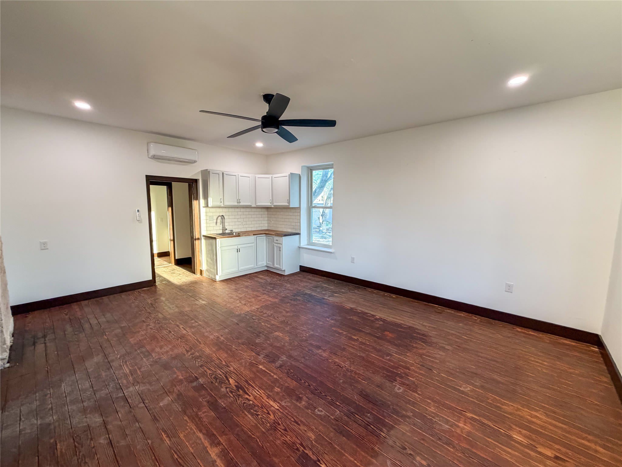 107 E Stone Street – photo 1 of 16