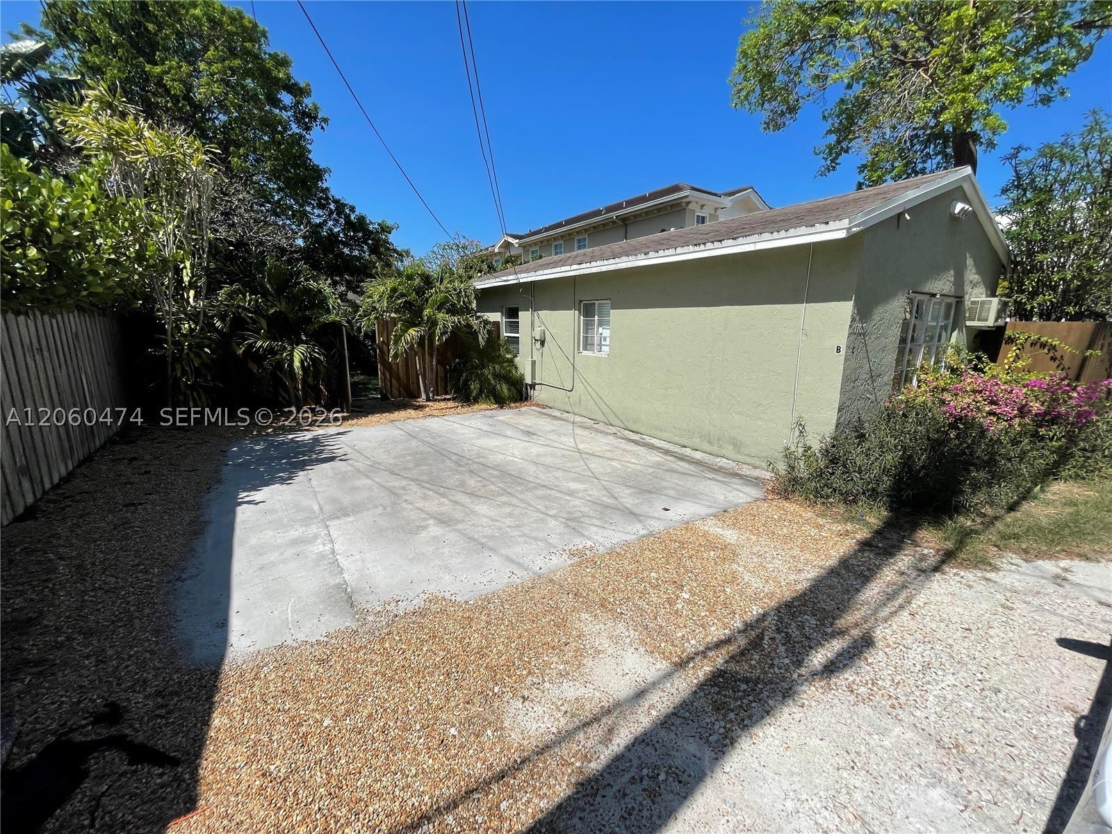 1108 Ne 3Rd St – photo 1