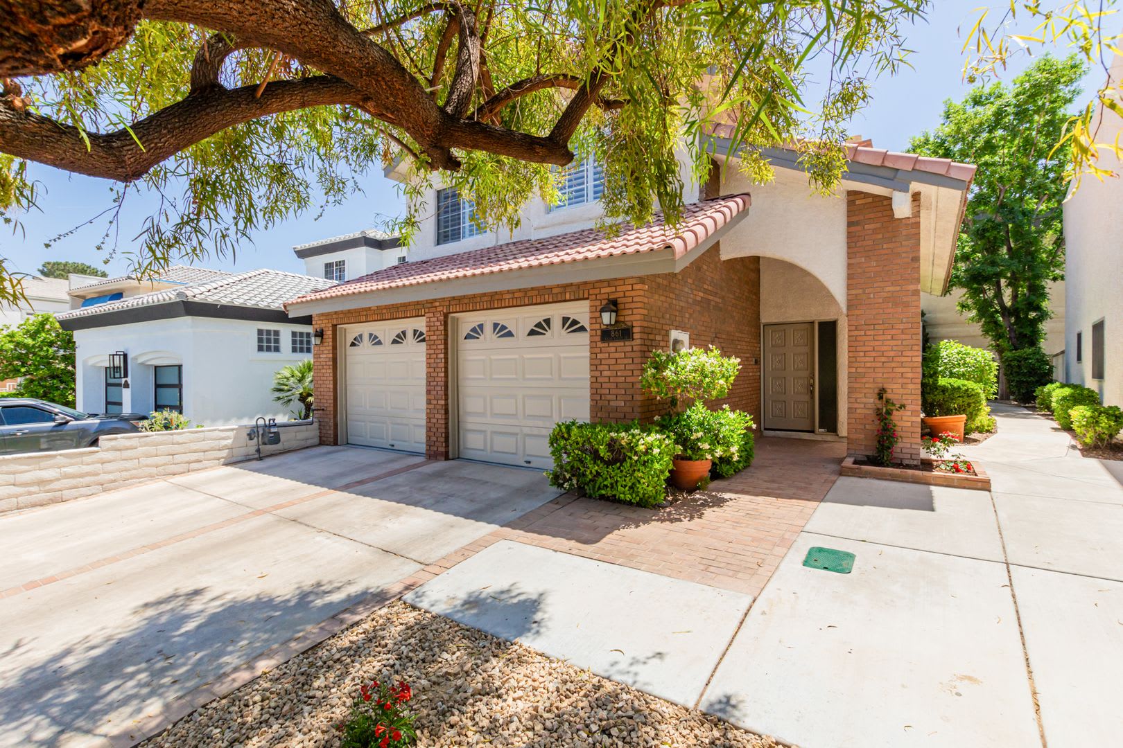 Guard Gated Las Vegas Country Club Recently Upgradedt 0 – photo 1 of 149