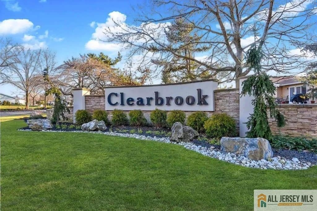 525 Belford Road – photo 1 of 8