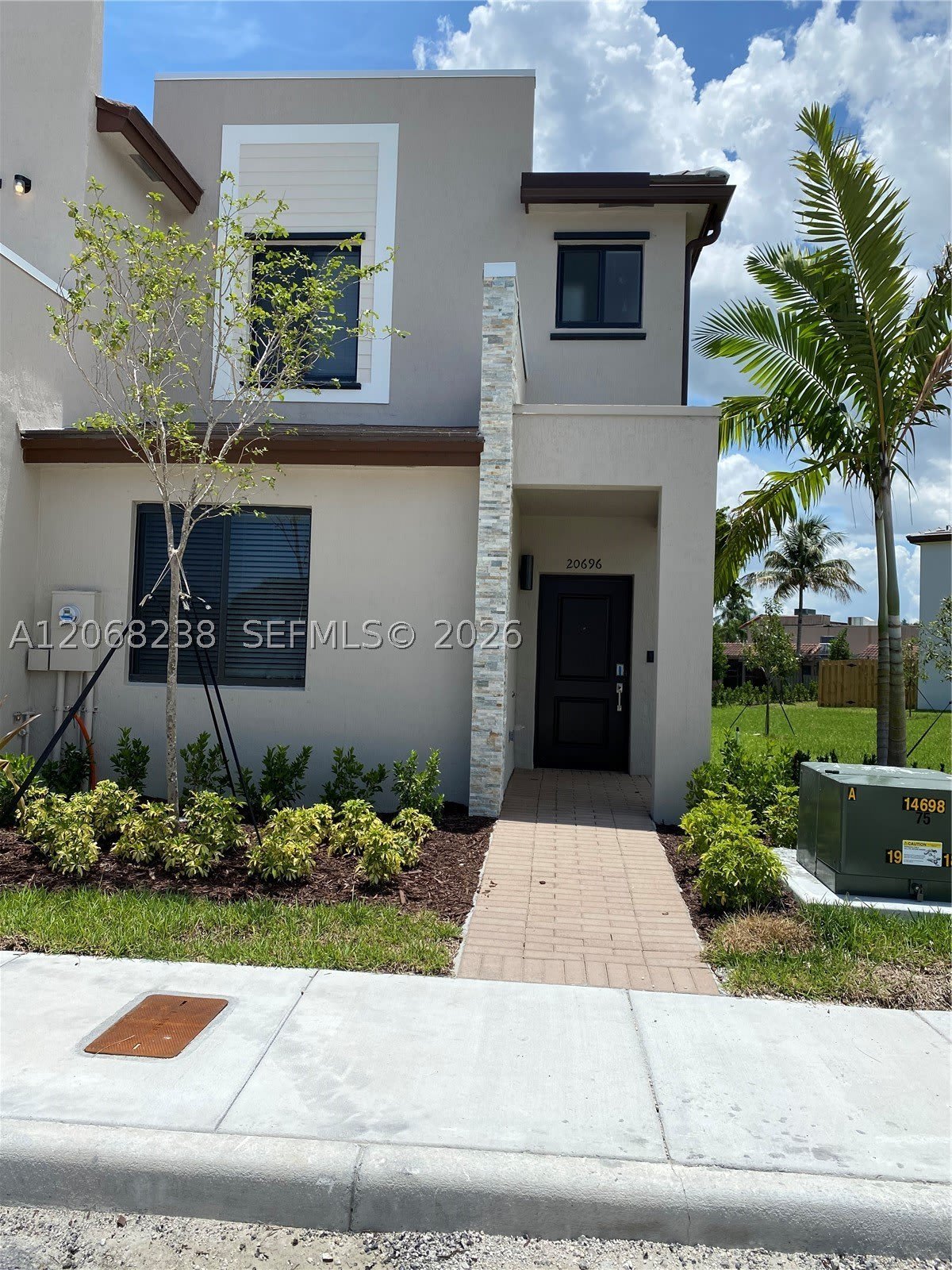 20696 Ne 7Th Pl – photo 1