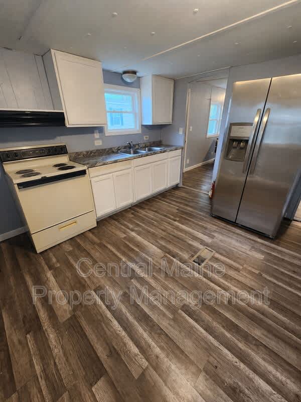 16 Austin Dr – photo 1 of 10