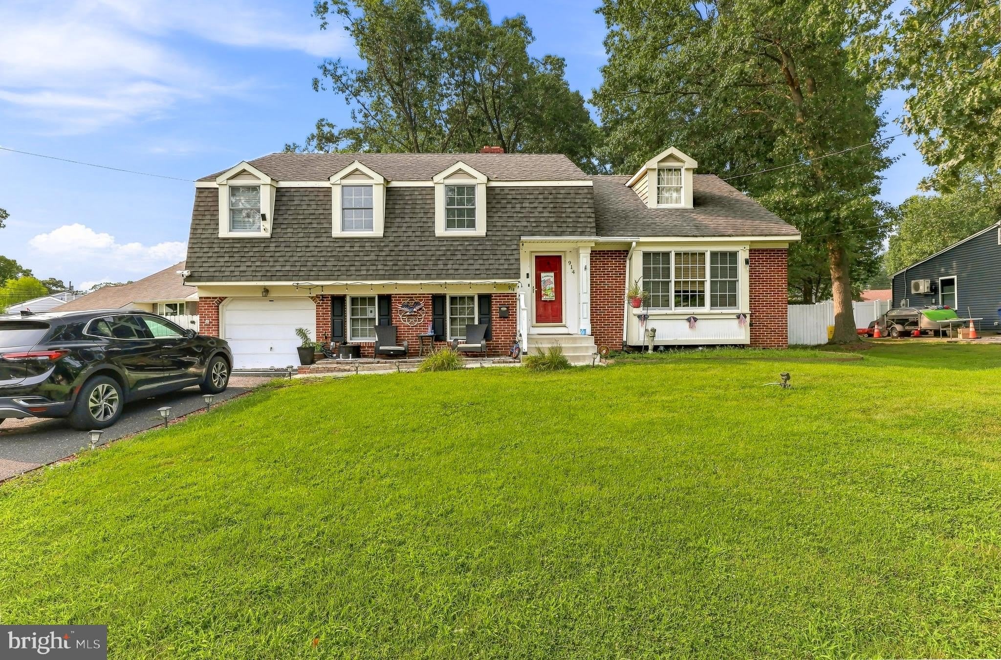 914 SCHUYLER Place – photo 1
