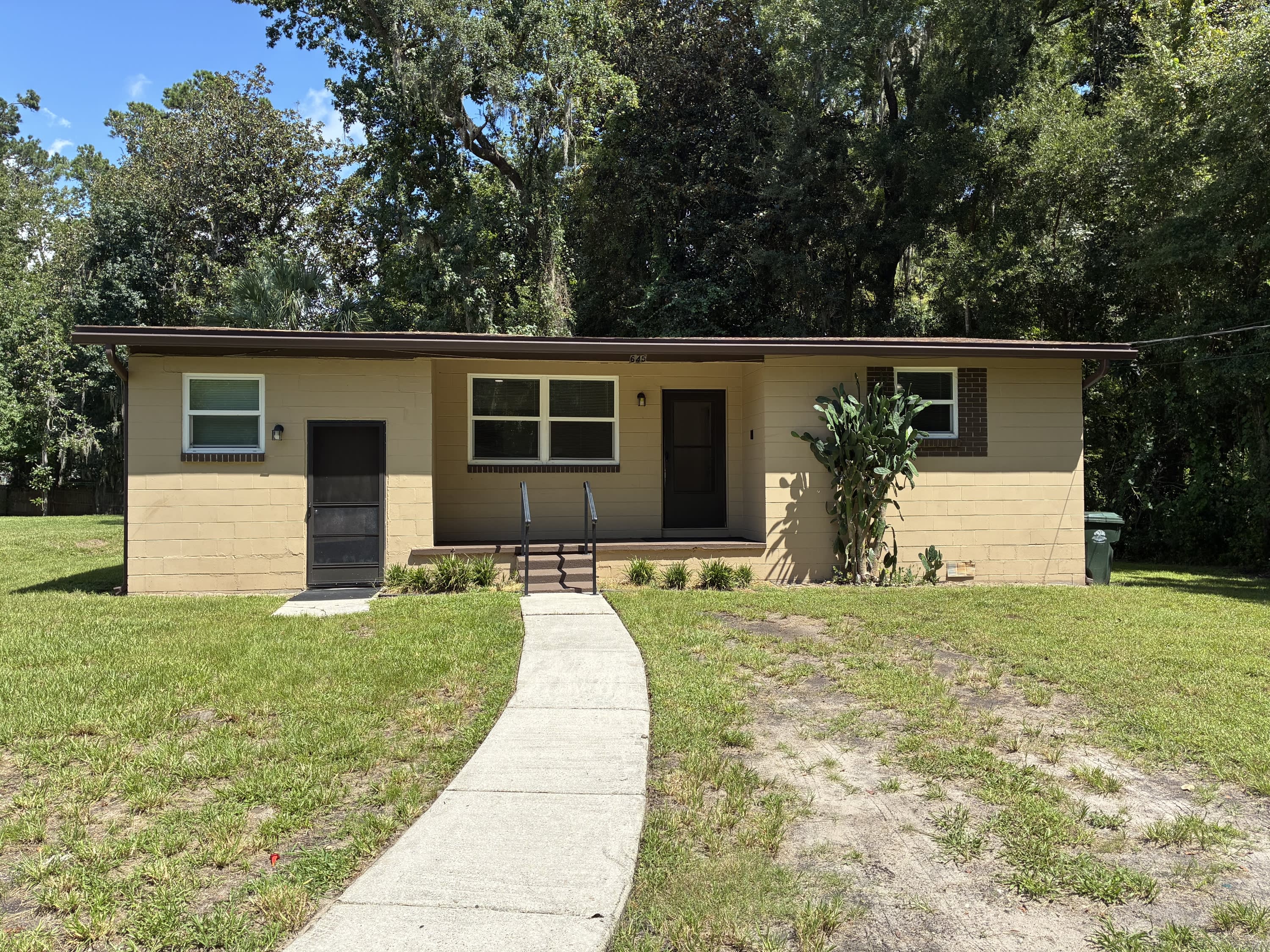 645 Allen Lane – photo 1 of 11