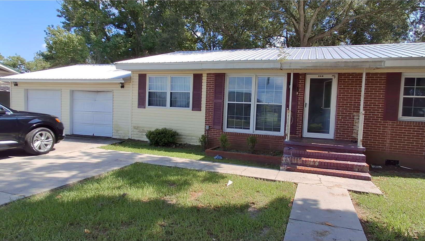 638 NE BAILEY ST – photo 1 of 22