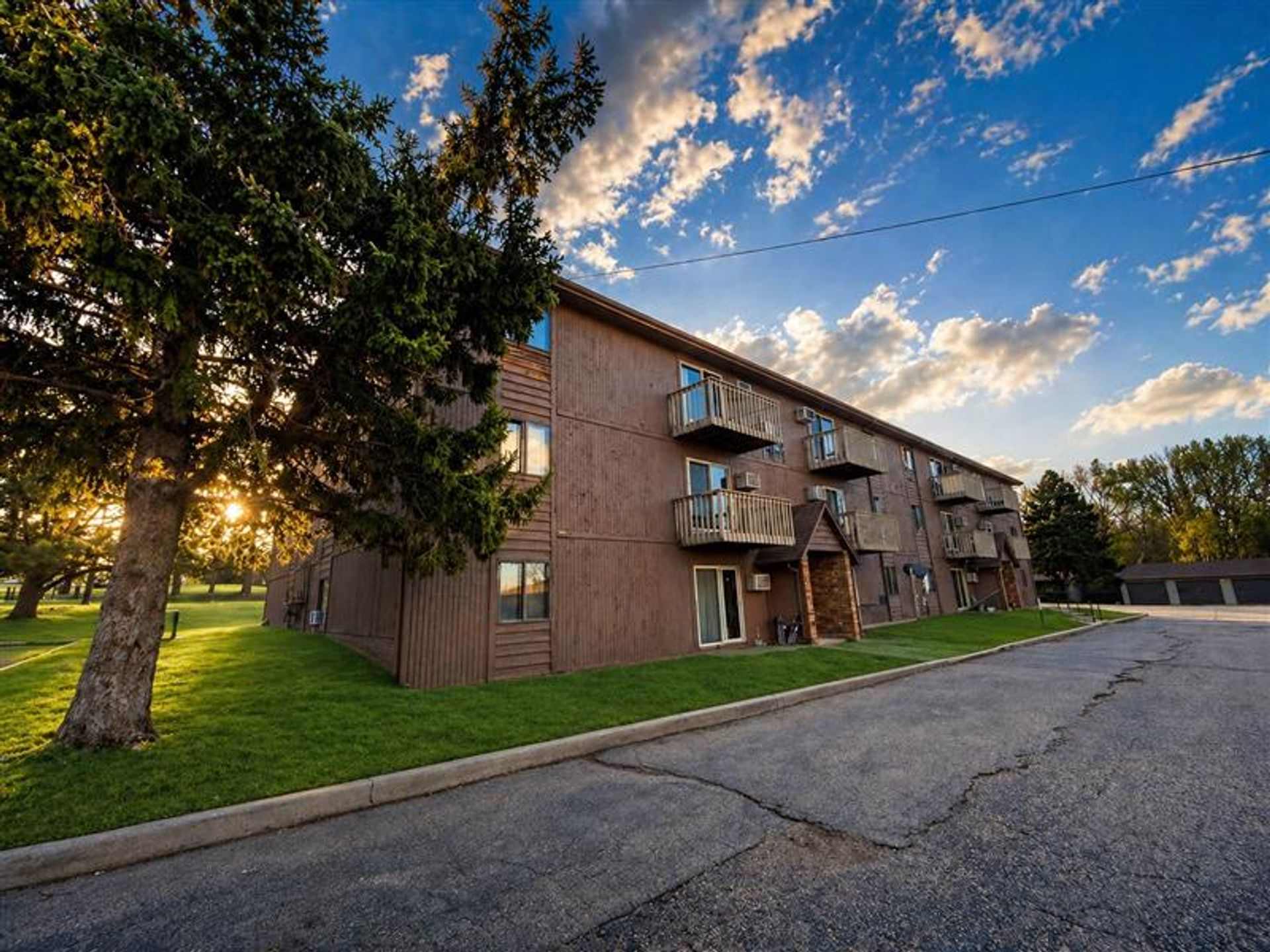 Amber Leaf Apartments – photo 1