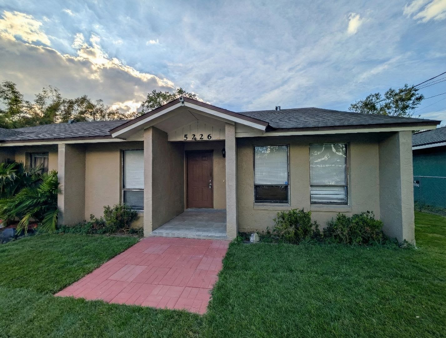 AVAILABLE NOW: 2-bedroom, 2-bath half duplex