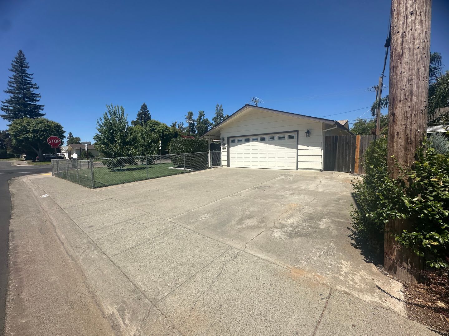 AVAILABLE NOW!!! Gorgeous, Updated 3 Bed / 2 Bath in East Sacramento! – photo 1 of 50