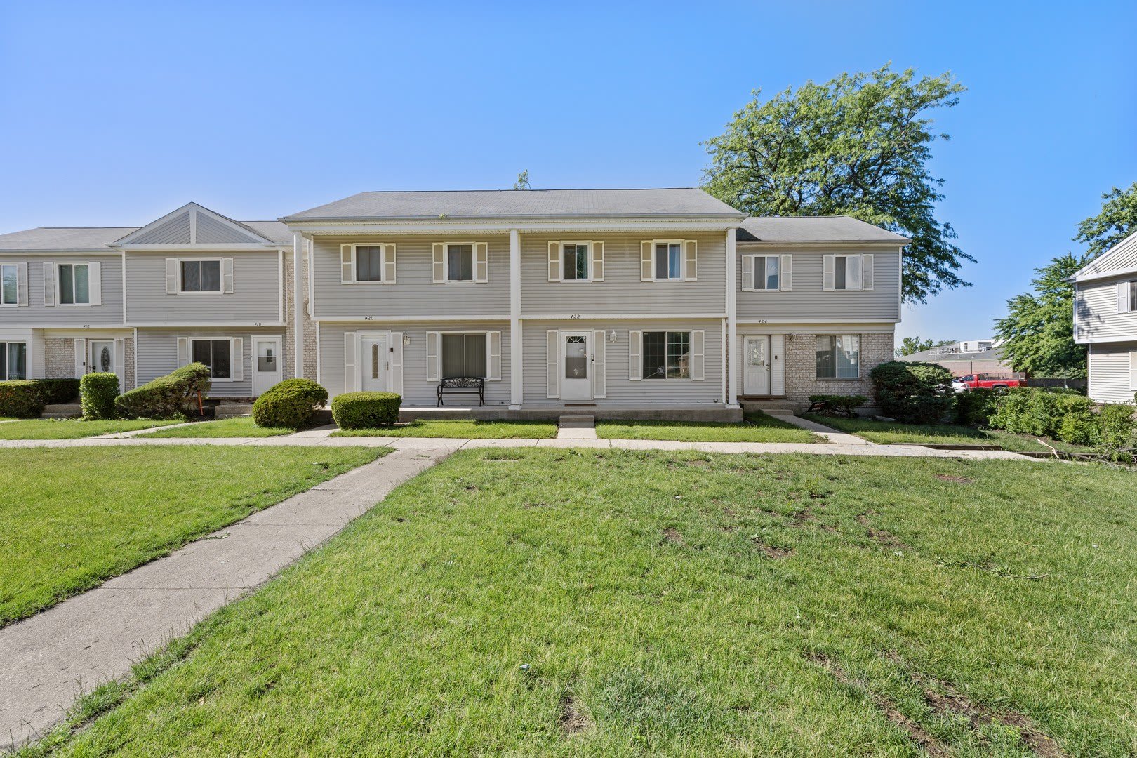 422 Gainsborough Court – photo 1 of 51