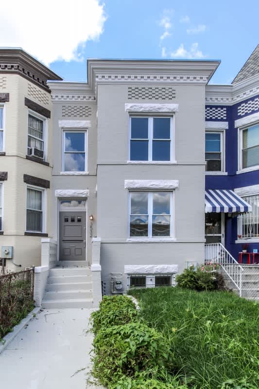 Renovated Columbia Heights 3BD Rowhome with 2 parking spaces!! – photo 1