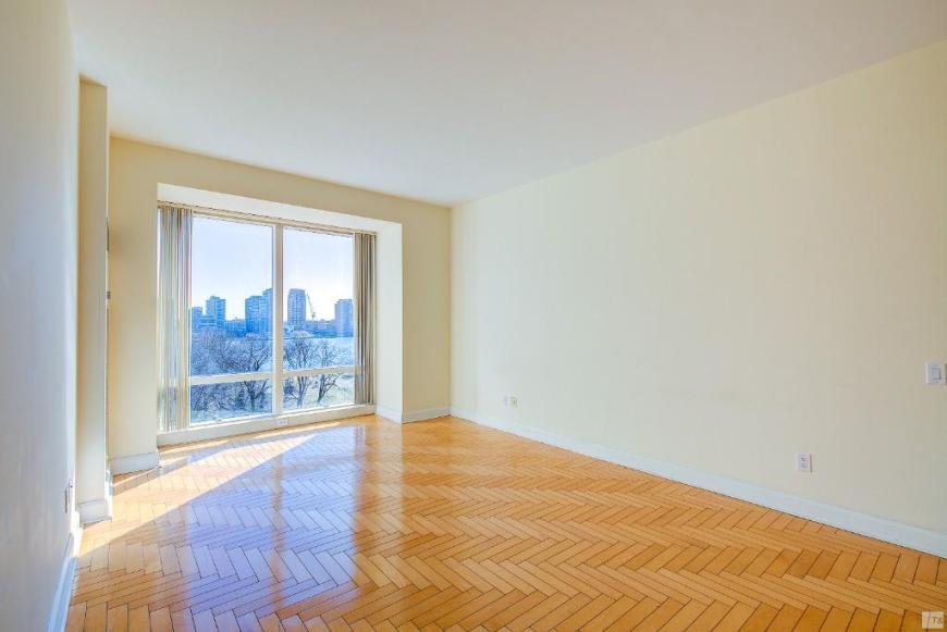845 United Nations Plaza – photo 1