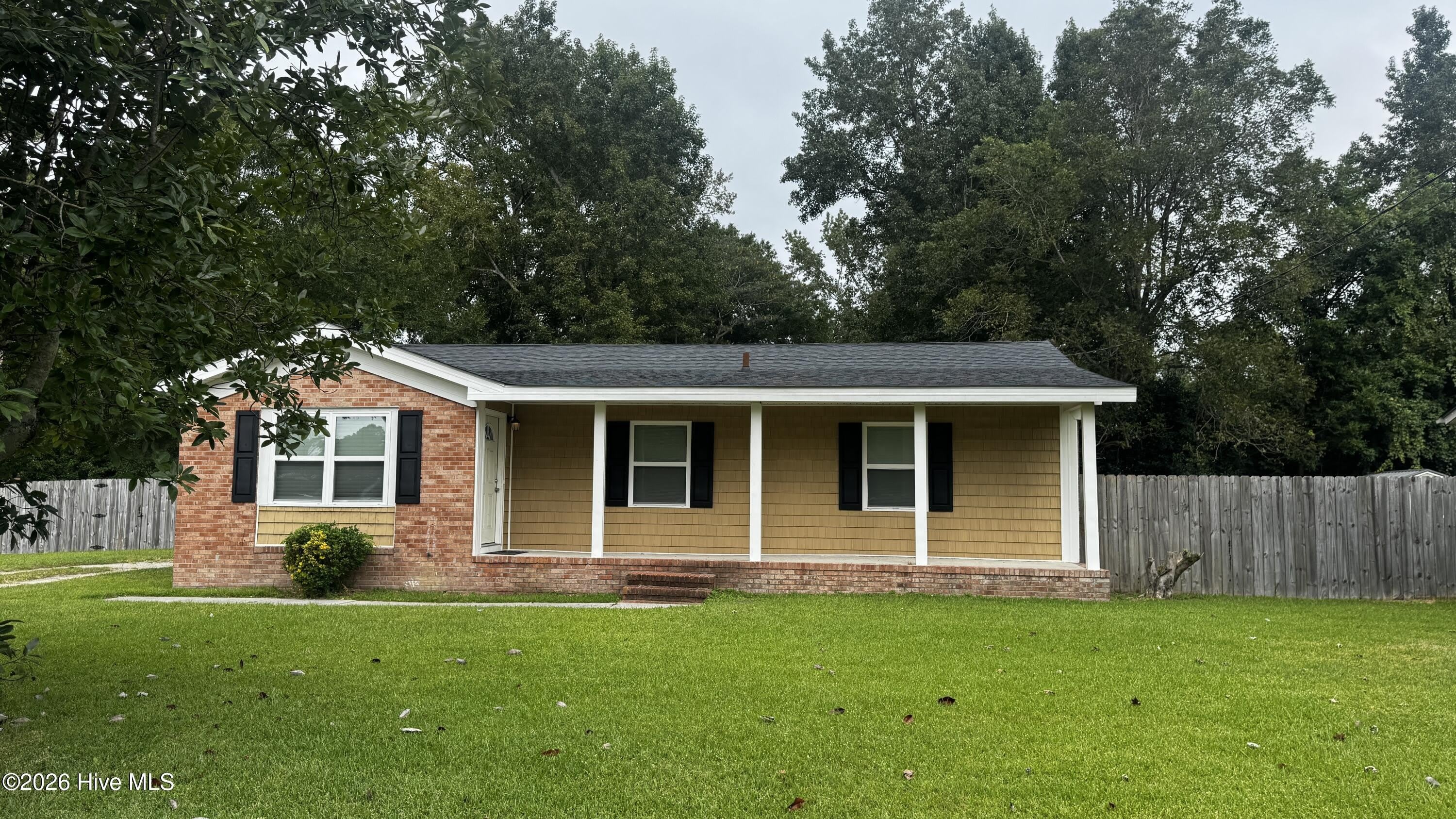 112 Shamrock Drive – photo 1 of 21