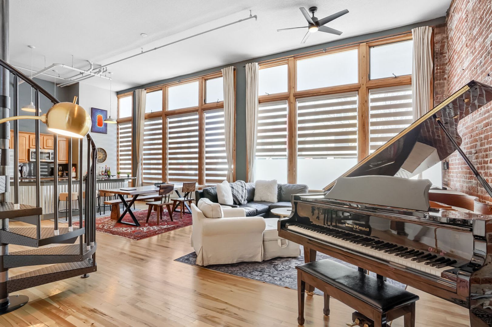 Stylish Rino Retreat W Piano Workspace – photo 1