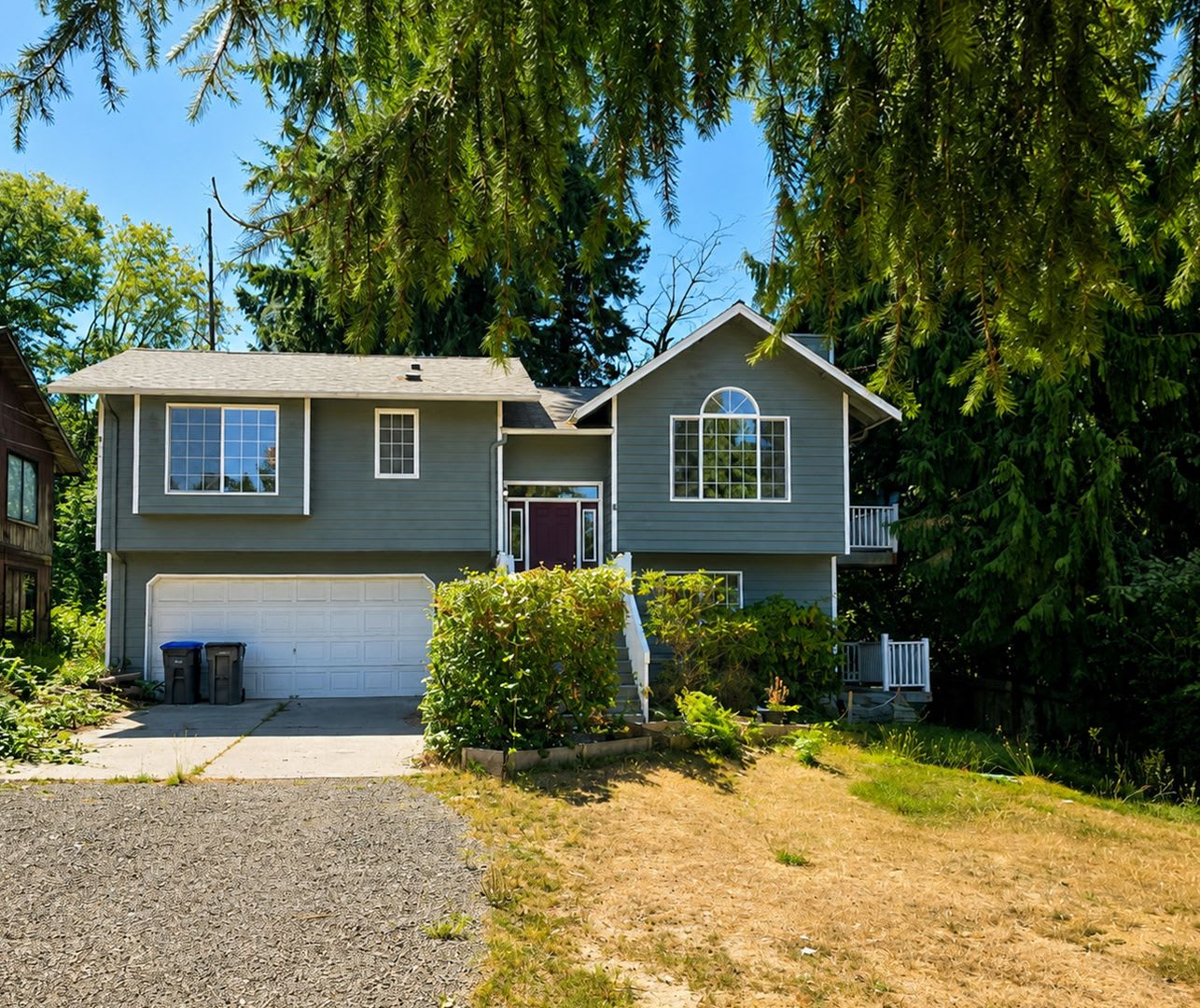 *Available Now* Bright and sunny 3 bed with office space and large yard, pets allowed! – photo 1 of 21
