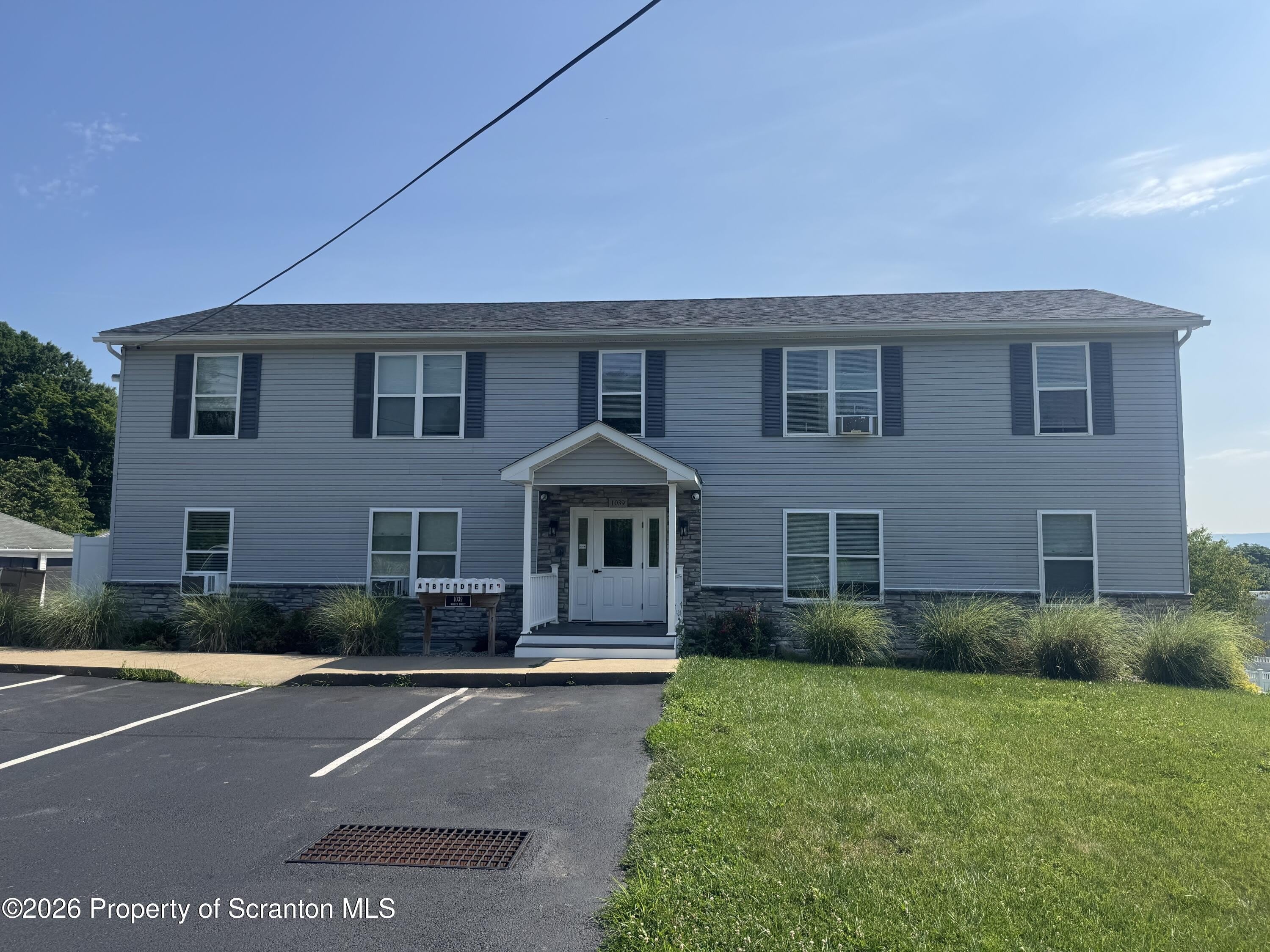 1039 Walker Street – photo 1 of 9