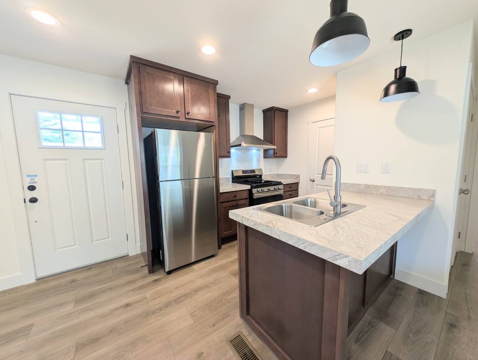 400 Sulphur Bank Dr – photo 1 of 16