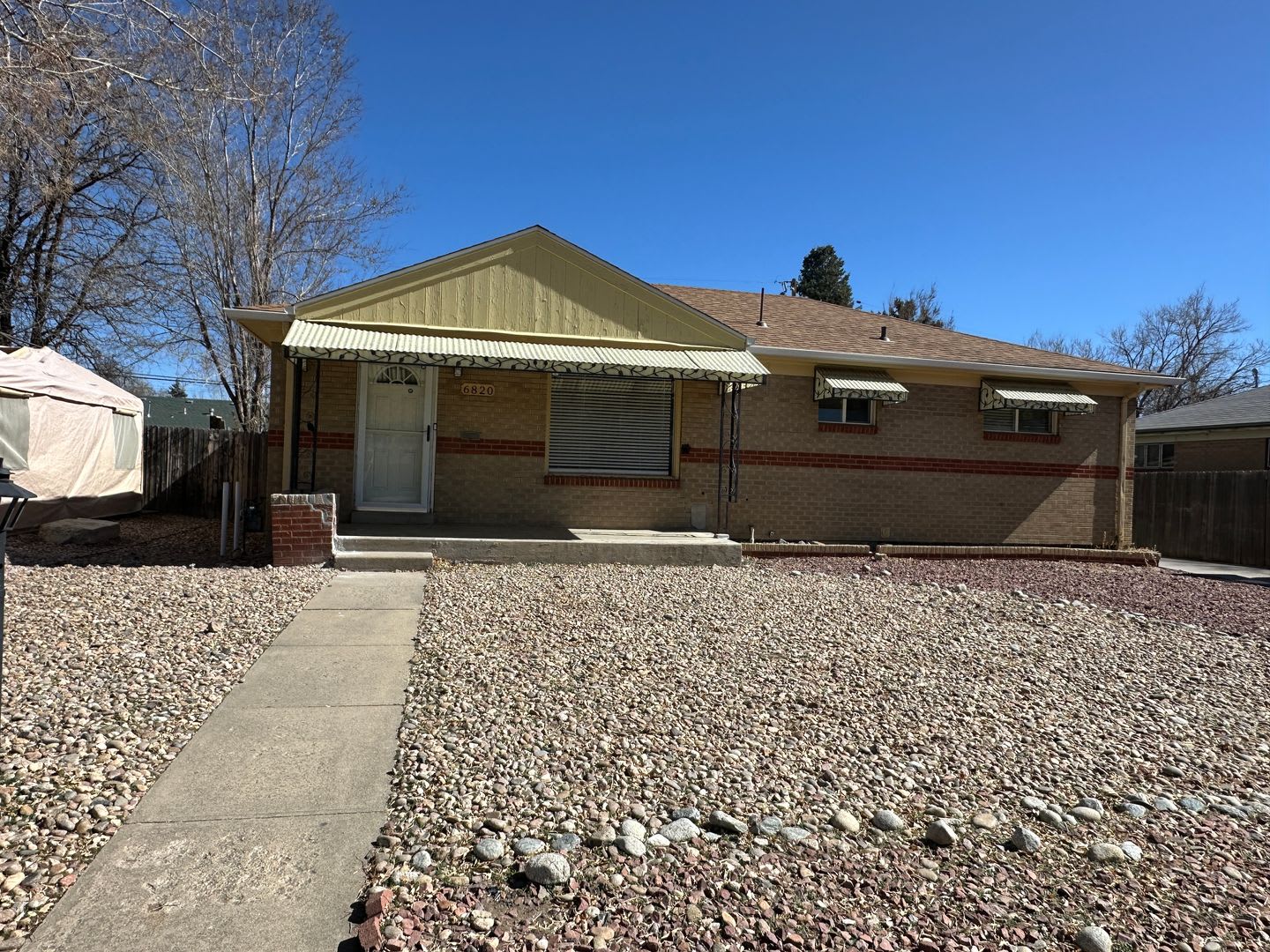 5 bedroom 2 bathroom Sinlge Family House in North Denver – photo 1 of 13