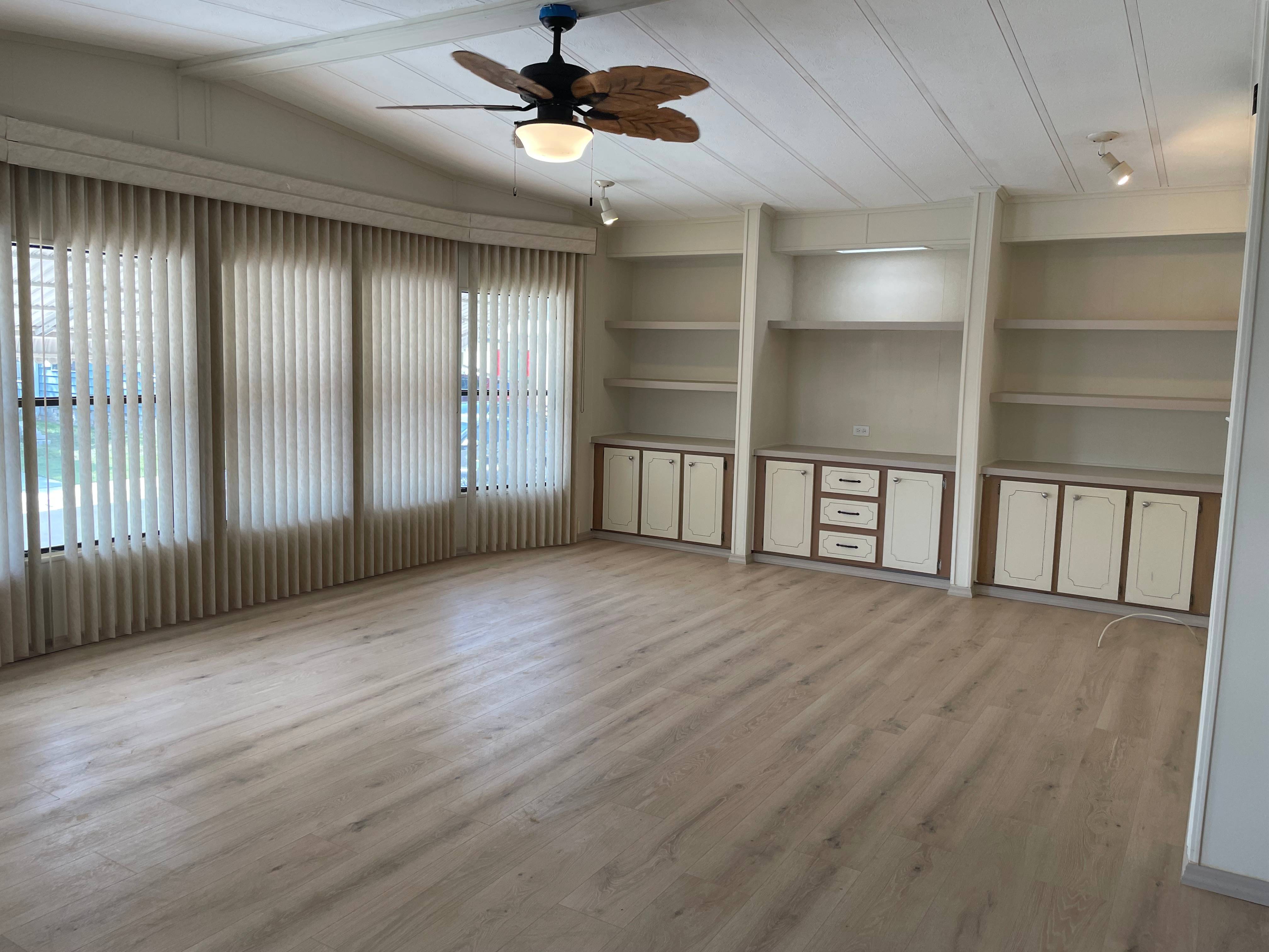 100 Hampton Rd – photo 1 of 15