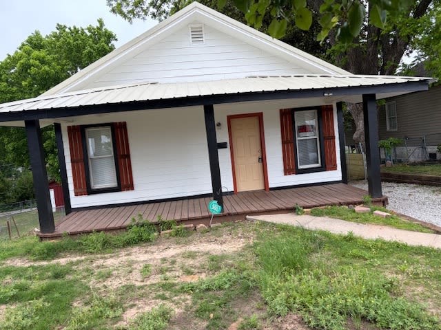 108 North Grant Avenue – photo 1 of 9